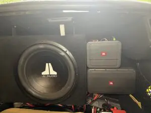 A car stereo with two speakers and one speaker box.